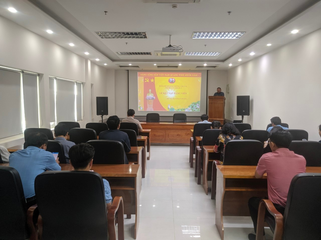 Chi bộ Văn phòng 2 tổ chức Lễ kết nạp Đảng viên mới cho quần chúng Lê Thanh Quang