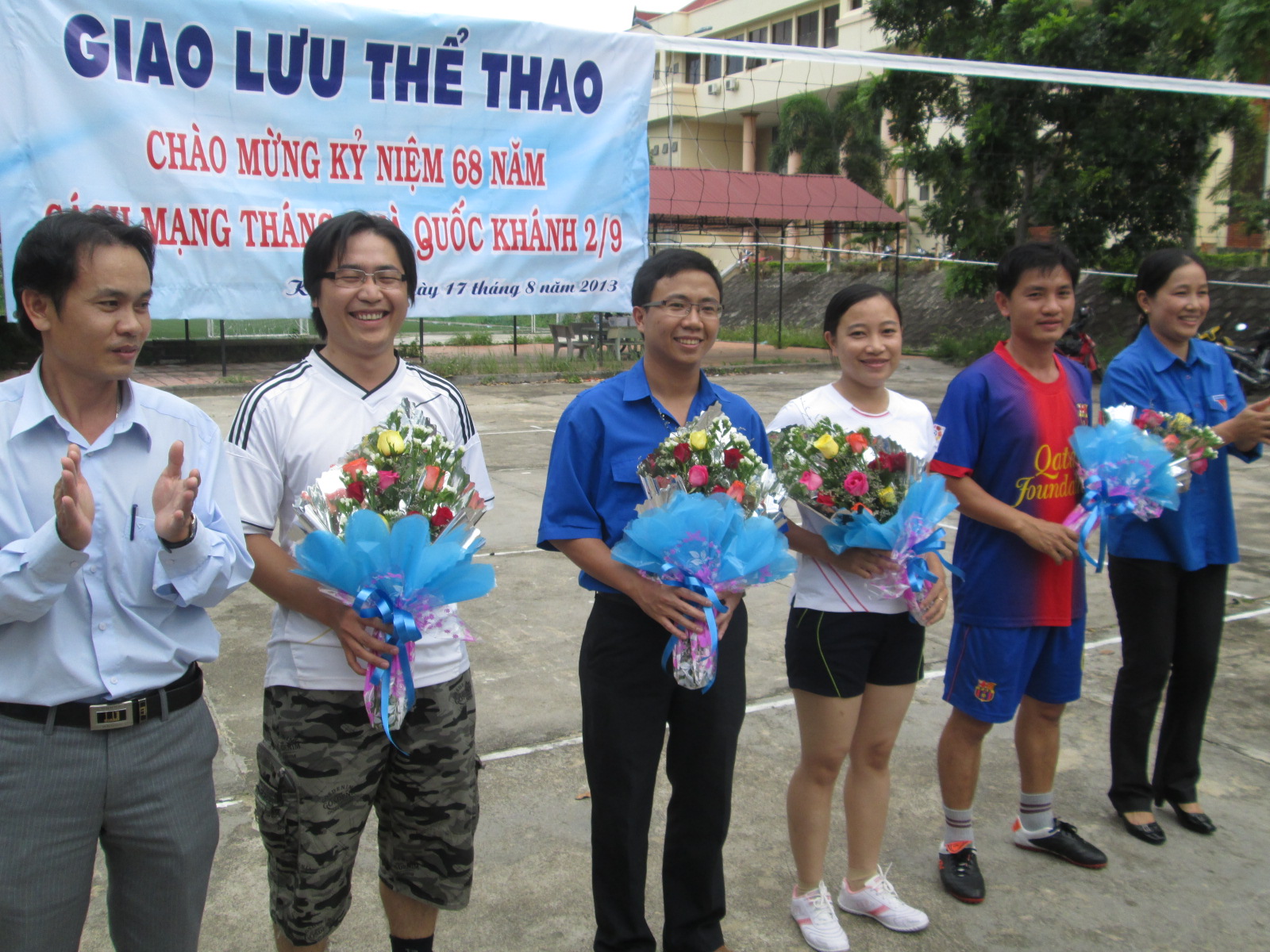 Đoàn viên chi đoàn Sở GTVT tham gia chiến dịch "Kỳ nghỉ hồng" tháng 8 năm 2013