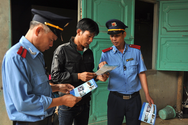 Hơn 700 hộ dân Kon Tum tự dỡ công trình vi phạm ATGT